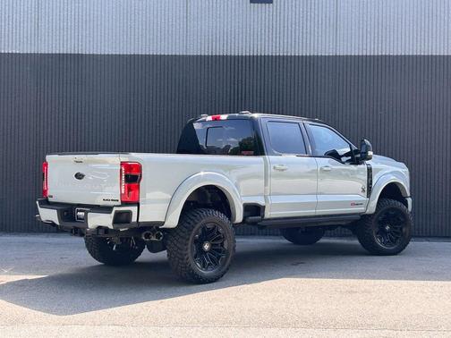 Avalanche 2026 Ford F-250 Lariat