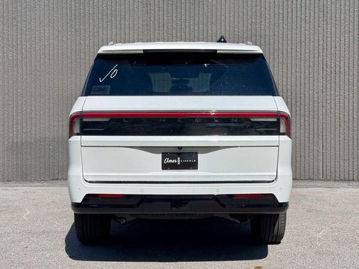 Star White 2026 Lincoln Navigator L Black Label