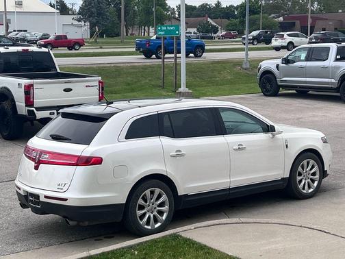 White Platinum Clearcoat Metallic 2016 Lincoln MKT EcoBoost