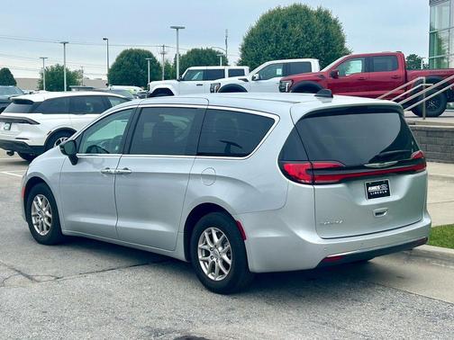 Silver Mist Clearcoat 2024 Chrysler Pacifica Touring-L