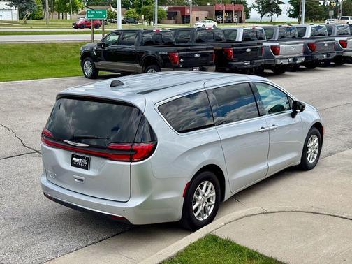 Silver Mist Clearcoat 2024 Chrysler Pacifica Touring-L