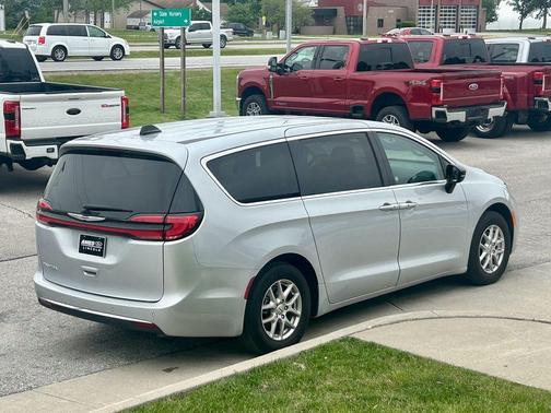 Silver Mist Clearcoat 2024 Chrysler Pacifica Touring-L