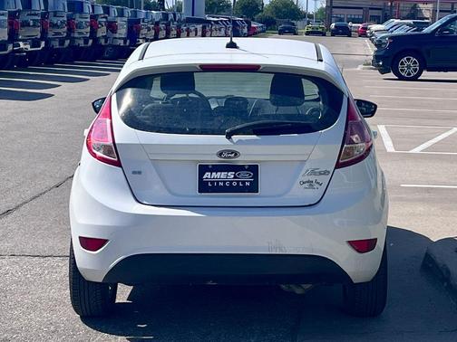 Oxford White 2017 Ford Fiesta SE