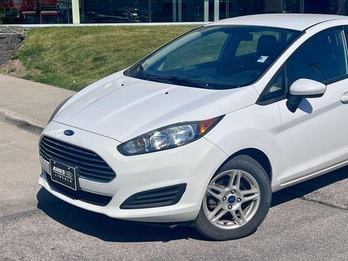 Oxford White 2017 Ford Fiesta SE