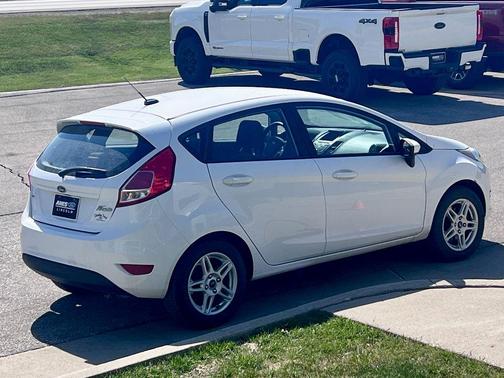 Oxford White 2017 Ford Fiesta SE
