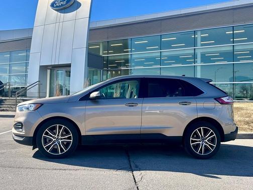 2021 Ford Edge Titanium