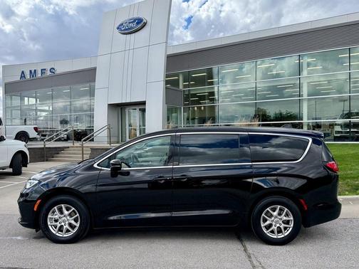 2024 Chrysler Pacifica Touring-L