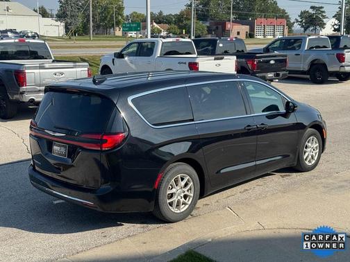 2024 Chrysler Pacifica Touring-L