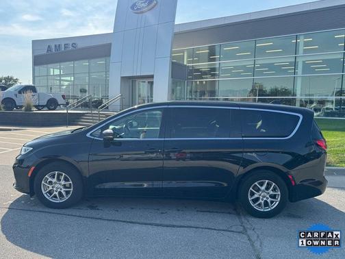 2024 Chrysler Pacifica Touring-L