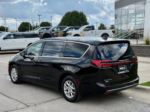 2024 Chrysler Pacifica Touring-L