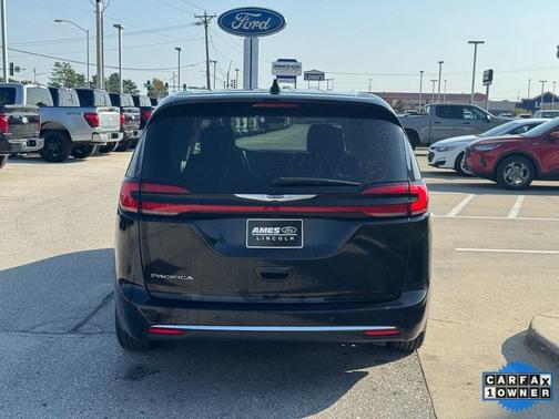 2024 Chrysler Pacifica Touring-L