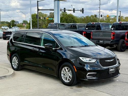 2024 Chrysler Pacifica Touring-L