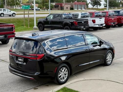 2024 Chrysler Pacifica Touring-L
