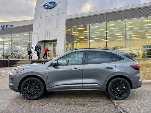 2025 Ford Escape ST-Line Elite