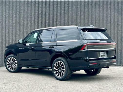 Infinite Black Metallic 2026 Lincoln Navigator Black Label