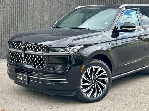 Infinite Black Metallic 2026 Lincoln Navigator Black Label
