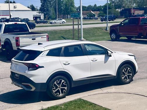 Glacial White Pearl 2024 Kia Sportage EX