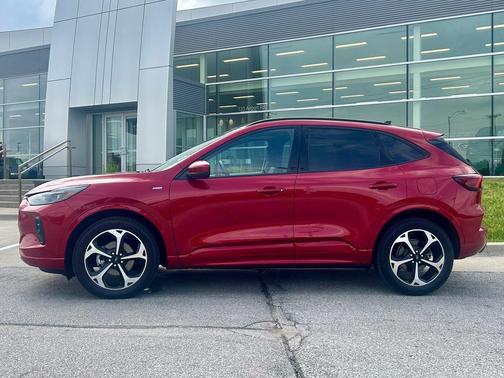 Rapid Red Metallic Tinted Clearcoat 2025 Ford Escape ST-Line Elite