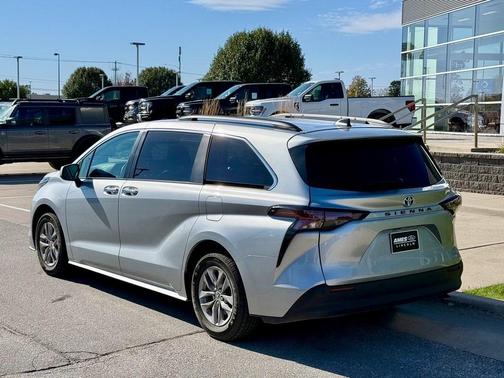 2024 Toyota Sienna XLE