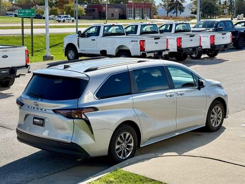 2024 Toyota Sienna XLE