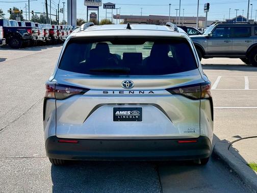 2024 Toyota Sienna XLE