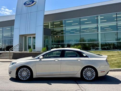 2014 Lincoln MKZ Base