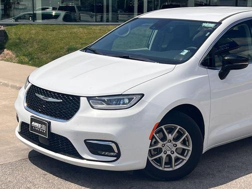 Bright White Clearcoat 2024 Chrysler Pacifica Touring-L
