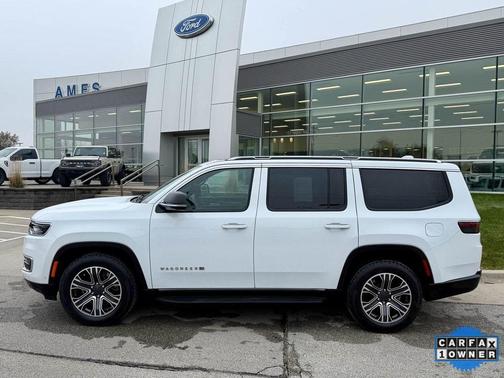 2023 Jeep Wagoneer Base