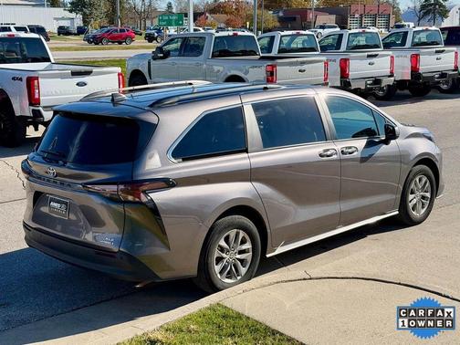 2024 Toyota Sienna XLE