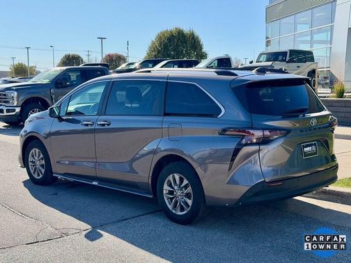 2024 Toyota Sienna XLE