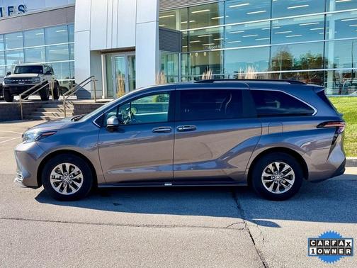2024 Toyota Sienna XLE