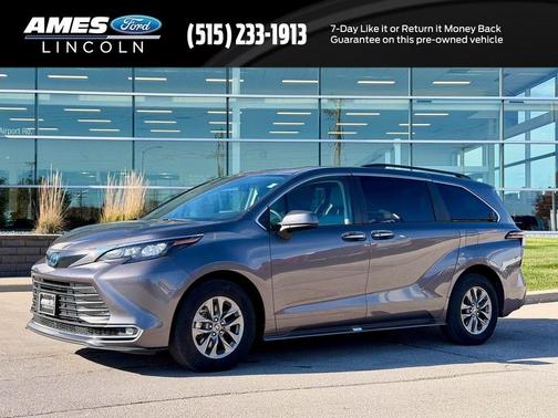 2024 Toyota Sienna XLE