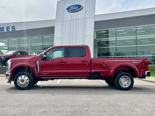 Ruby Red Metallic Tinted Clearcoat 2026 Ford F-450