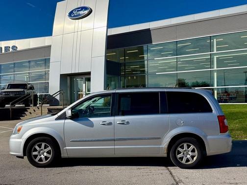 2012 Chrysler Town & Country Touring