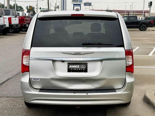 2012 Chrysler Town & Country Touring