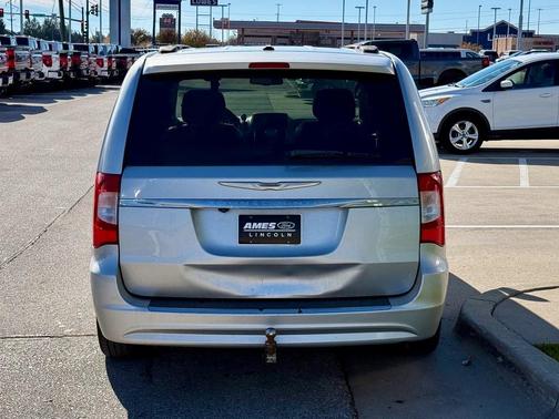 2012 Chrysler Town & Country Touring