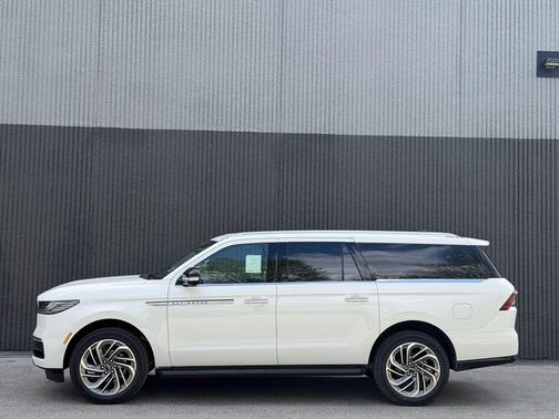 Star White 2026 Lincoln Navigator L Premiere