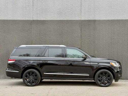 2022 Lincoln Navigator L Reserve