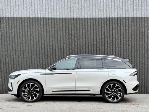 2025 Lincoln Nautilus Black Label