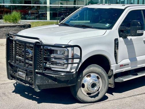 White Metallic 2024 Ford F-350 Lariat Super Duty