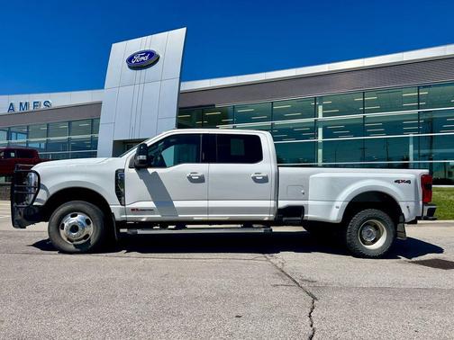 White Metallic 2024 Ford F-350 Lariat Super Duty