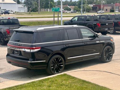 Infinite Black Metallic 2022 Lincoln Navigator L Reserve