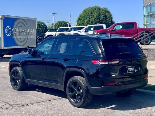 Diamond Black 2023 Jeep Grand Cherokee Altitude