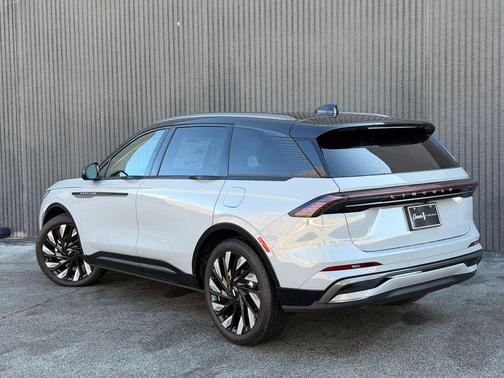 Metallic 2026 Lincoln Nautilus Reserve