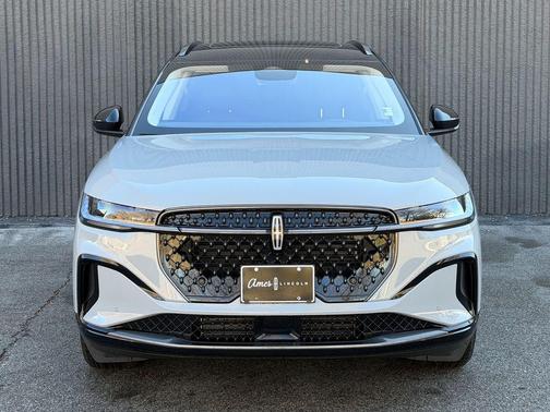 Metallic 2026 Lincoln Nautilus Reserve