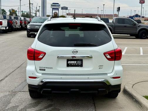 2017 Nissan Pathfinder SV