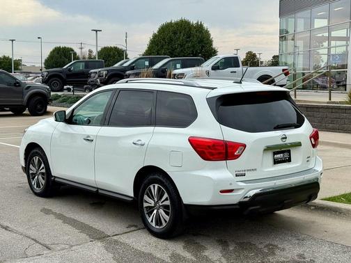 2017 Nissan Pathfinder SV