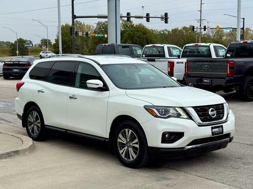 2017 Nissan Pathfinder SV