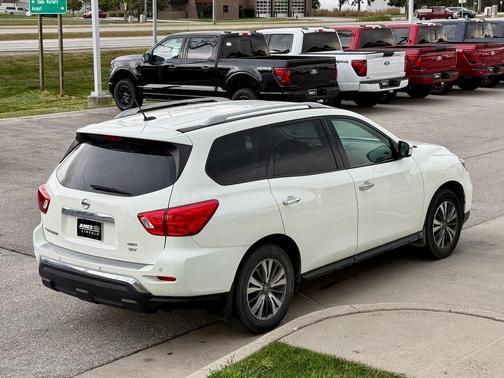 2017 Nissan Pathfinder SV