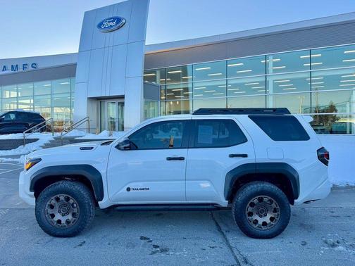 2025 Toyota 4Runner Hybrid TRAILHUNTER